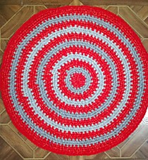 Коврик круглый вязаный из двух половинок