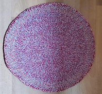 Вязанный коврик из двух половинок